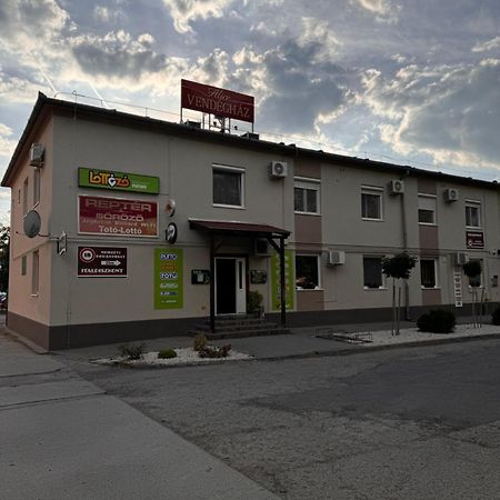 Alice Vendeghaz Bed & Breakfast Kalocsa Luaran gambar