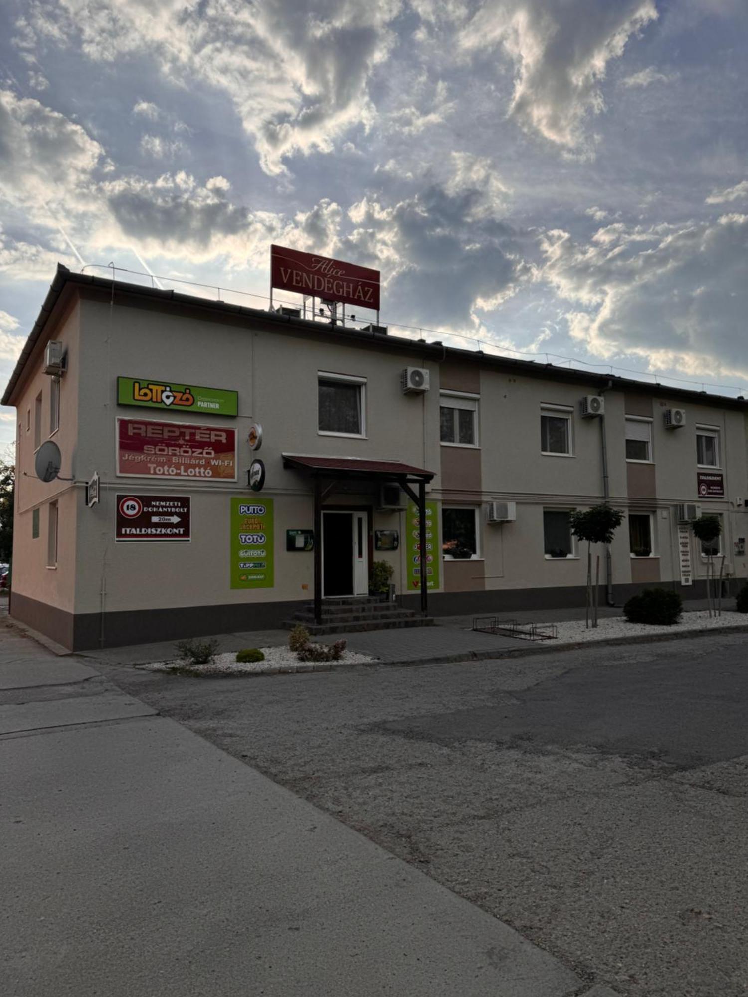 Alice Vendeghaz Bed & Breakfast Kalocsa Luaran gambar